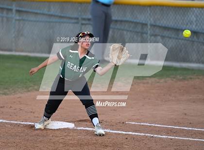 Thumbnail 1 in Reagan [Ronald] vs Warren (UIL 6A Bi District) photogallery.