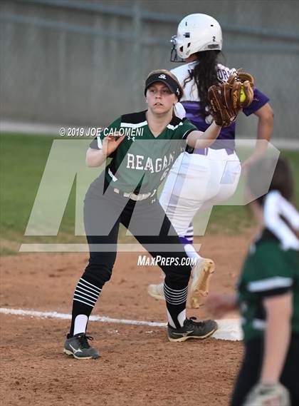 Thumbnail 2 in Reagan [Ronald] vs Warren (UIL 6A Bi District) photogallery.