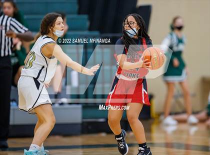 Thumbnail 2 in Lincoln Southeast vs Lincoln High photogallery.