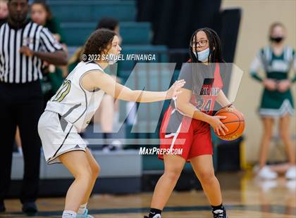 Thumbnail 3 in Lincoln Southeast vs Lincoln High photogallery.