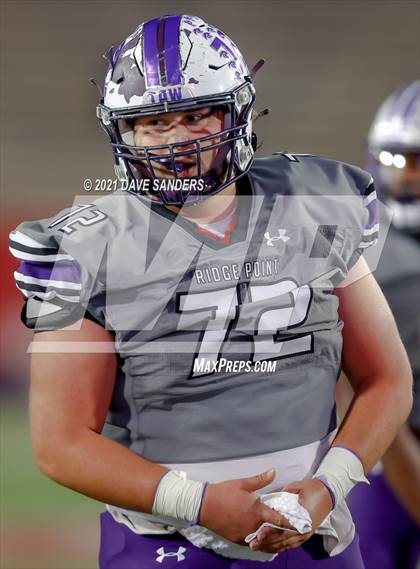 Thumbnail 1 in Atascocita vs. Ridge Point (UIL 6A D1 Regional Playoff) photogallery.