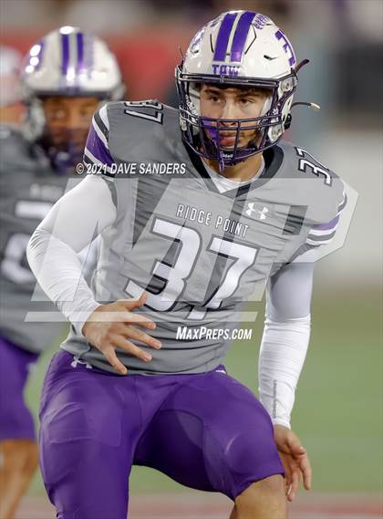 Thumbnail 2 in Atascocita vs. Ridge Point (UIL 6A D1 Regional Playoff) photogallery.