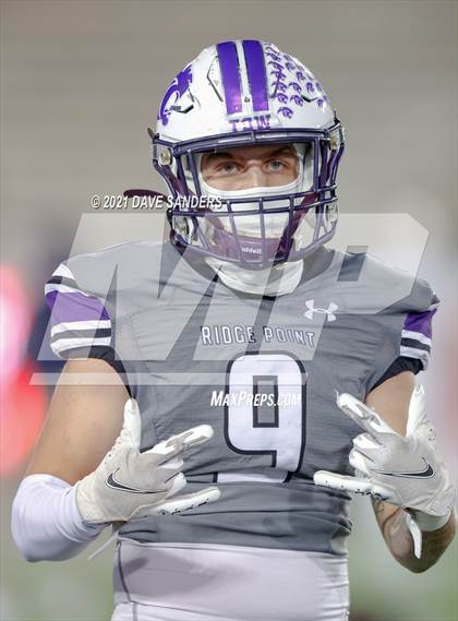 Thumbnail 3 in Atascocita vs. Ridge Point (UIL 6A D1 Regional Playoff) photogallery.