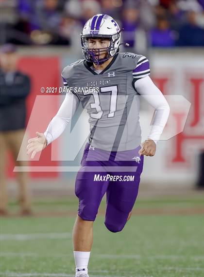 Thumbnail 3 in Atascocita vs. Ridge Point (UIL 6A D1 Regional Playoff) photogallery.