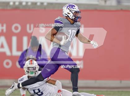 Thumbnail 1 in Atascocita vs. Ridge Point (UIL 6A D1 Regional Playoff) photogallery.