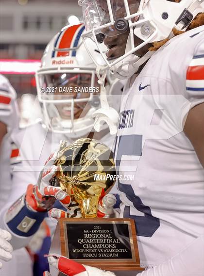 Thumbnail 3 in Atascocita vs. Ridge Point (UIL 6A D1 Regional Playoff) photogallery.