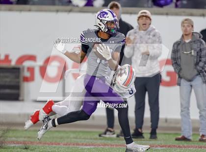 Thumbnail 3 in Atascocita vs. Ridge Point (UIL 6A D1 Regional Playoff) photogallery.