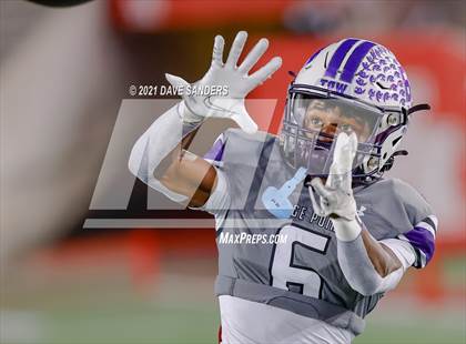 Thumbnail 1 in Atascocita vs. Ridge Point (UIL 6A D1 Regional Playoff) photogallery.