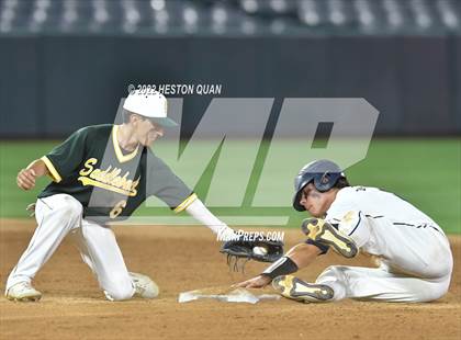 Thumbnail 3 in Saddleback vs. Calvary Chapel photogallery.
