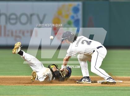 Thumbnail 1 in Saddleback vs. Calvary Chapel photogallery.