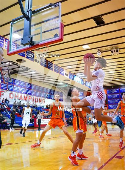 Thumbnail 2 in Smoky Hill vs. Corona del Sol photogallery.