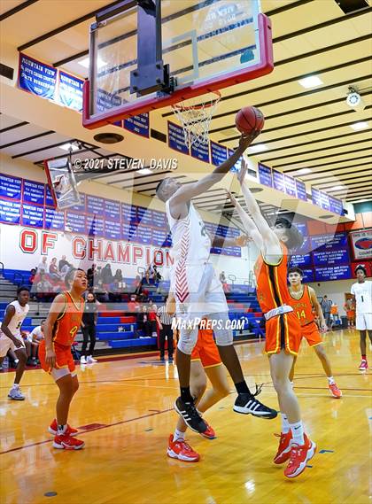 Thumbnail 3 in Smoky Hill vs. Corona del Sol photogallery.