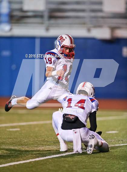 Thumbnail 3 in Parkview Baptist vs De La Salle (LHSAA Division II Semifinal) photogallery.