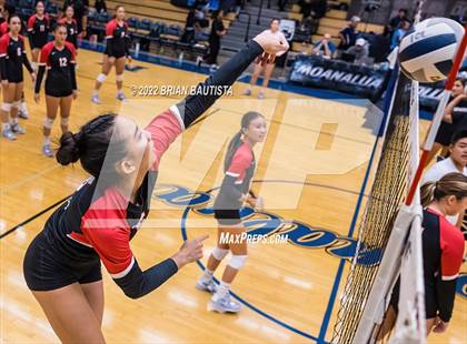 Thumbnail 2 in 'Iolani vs. Kapolei (HHSAA Division 1 Quarterfinal) photogallery.