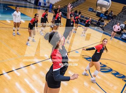Thumbnail 3 in 'Iolani vs. Kapolei (HHSAA Division 1 Quarterfinal) photogallery.