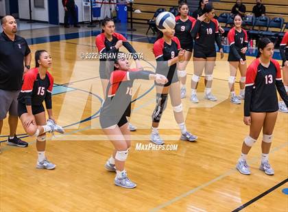Thumbnail 3 in 'Iolani vs. Kapolei (HHSAA Division 1 Quarterfinal) photogallery.