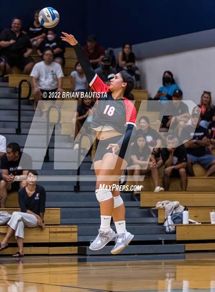 Thumbnail 3 in 'Iolani vs. Kapolei (HHSAA Division 1 Quarterfinal) photogallery.