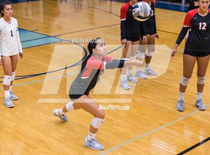 Thumbnail 1 in 'Iolani vs. Kapolei (HHSAA Division 1 Quarterfinal) photogallery.