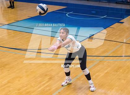 Thumbnail 2 in 'Iolani vs. Kapolei (HHSAA Division 1 Quarterfinal) photogallery.