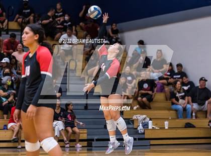 Thumbnail 1 in 'Iolani vs. Kapolei (HHSAA Division 1 Quarterfinal) photogallery.