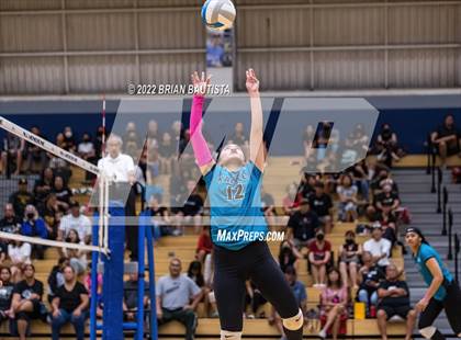 Thumbnail 1 in 'Iolani vs. Kapolei (HHSAA Division 1 Quarterfinal) photogallery.