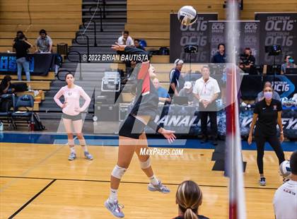 Thumbnail 1 in 'Iolani vs. Kapolei (HHSAA Division 1 Quarterfinal) photogallery.