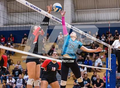 Thumbnail 2 in 'Iolani vs. Kapolei (HHSAA Division 1 Quarterfinal) photogallery.