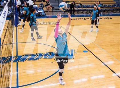 Thumbnail 1 in 'Iolani vs. Kapolei (HHSAA Division 1 Quarterfinal) photogallery.
