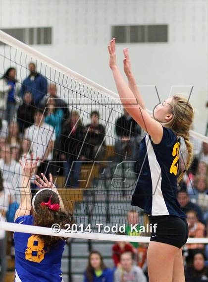 Thumbnail 2 in Haddam-Killingworth vs. Seymour (CIAC Class S Final) photogallery.