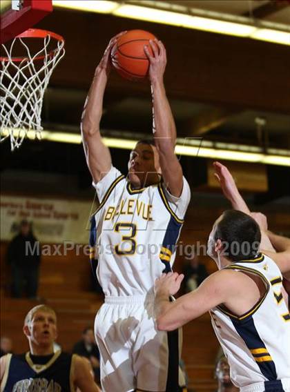 Thumbnail 2 in Bellevue vs. Chrisman (MaxPreps Holiday Classic) photogallery.