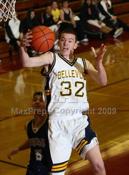 Thumbnail 1 in Bellevue vs. Chrisman (MaxPreps Holiday Classic) photogallery.