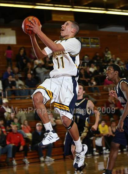 Thumbnail 2 in Bellevue vs. Chrisman (MaxPreps Holiday Classic) photogallery.