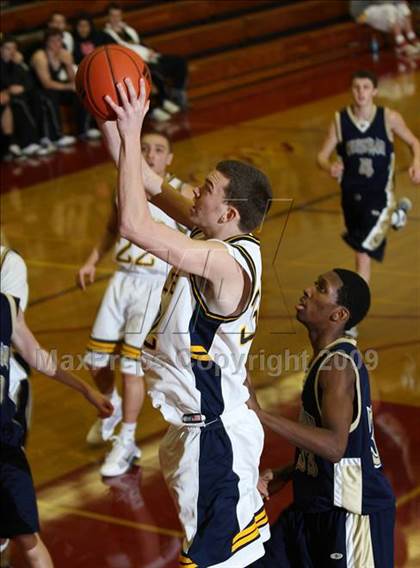 Thumbnail 3 in Bellevue vs. Chrisman (MaxPreps Holiday Classic) photogallery.