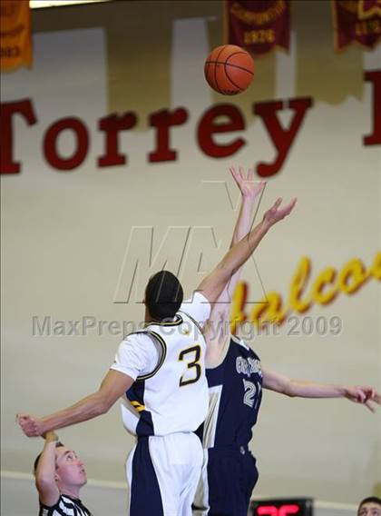 Thumbnail 3 in Bellevue vs. Chrisman (MaxPreps Holiday Classic) photogallery.