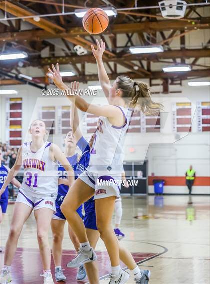 Thumbnail 2 in Warwick vs. Horseheads (NYSPHSAA Class AA Regional Final) photogallery.