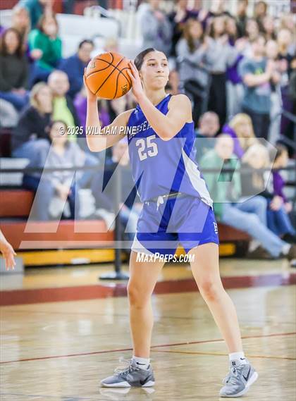 Thumbnail 1 in Warwick vs. Horseheads (NYSPHSAA Class AA Regional Final) photogallery.