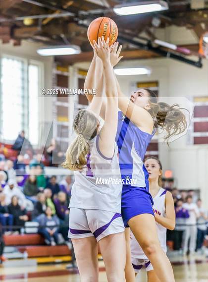 Thumbnail 2 in Warwick vs. Horseheads (NYSPHSAA Class AA Regional Final) photogallery.