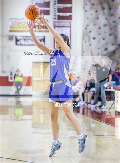 Thumbnail 1 in Warwick vs. Horseheads (NYSPHSAA Class AA Regional Final) photogallery.