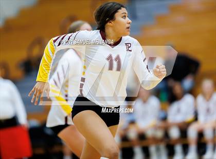 Thumbnail 3 in Papillion-LaVista vs. Omaha Central photogallery.