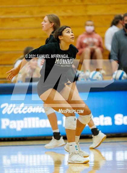 Thumbnail 2 in Papillion-LaVista vs. Omaha Central photogallery.