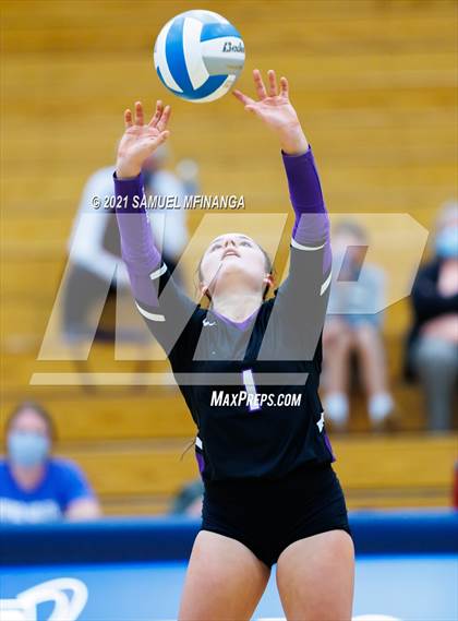 Thumbnail 2 in Papillion-LaVista vs. Omaha Central photogallery.