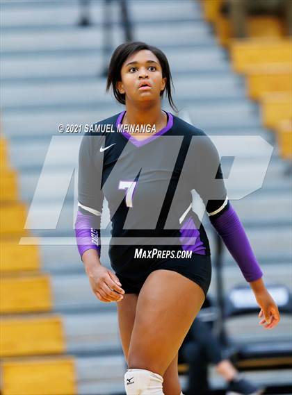 Thumbnail 3 in Papillion-LaVista vs. Omaha Central photogallery.