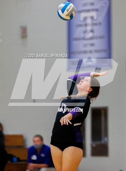 Thumbnail 3 in Papillion-LaVista vs. Omaha Central photogallery.