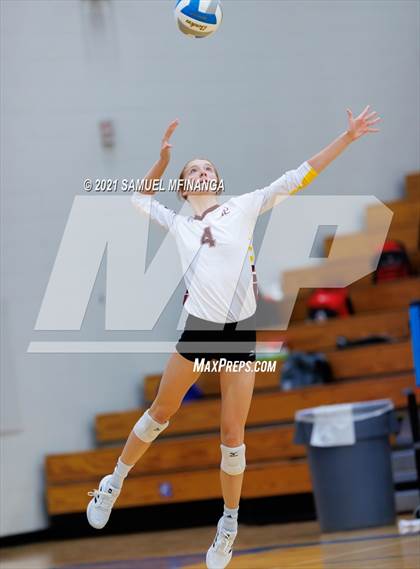 Thumbnail 2 in Papillion-LaVista vs. Omaha Central photogallery.
