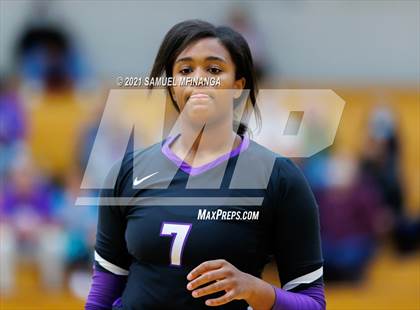 Thumbnail 2 in Papillion-LaVista vs. Omaha Central photogallery.