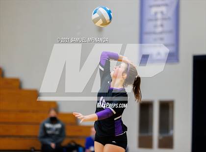 Thumbnail 2 in Papillion-LaVista vs. Omaha Central photogallery.