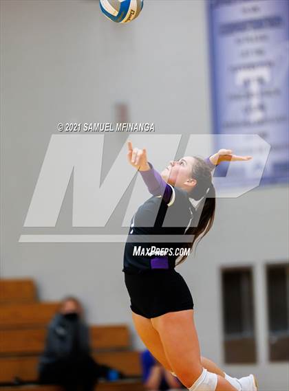 Thumbnail 3 in Papillion-LaVista vs. Omaha Central photogallery.