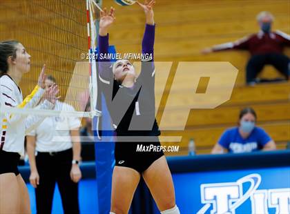 Thumbnail 1 in Papillion-LaVista vs. Omaha Central photogallery.