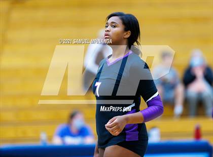 Thumbnail 2 in Papillion-LaVista vs. Omaha Central photogallery.