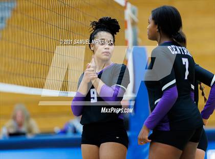 Thumbnail 2 in Papillion-LaVista vs. Omaha Central photogallery.